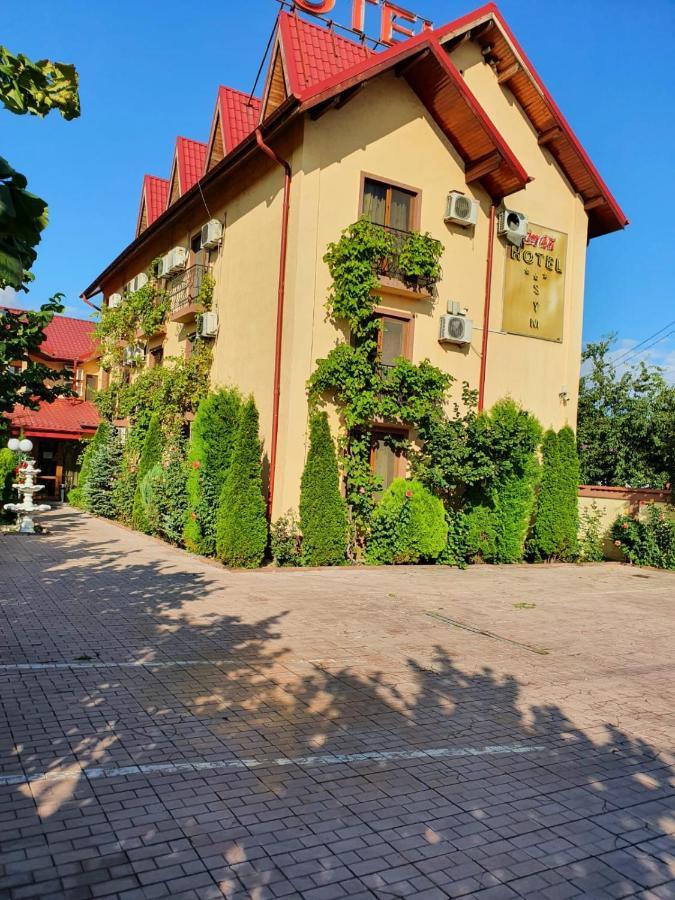 Hotel SYM Ploieşti Buitenkant foto